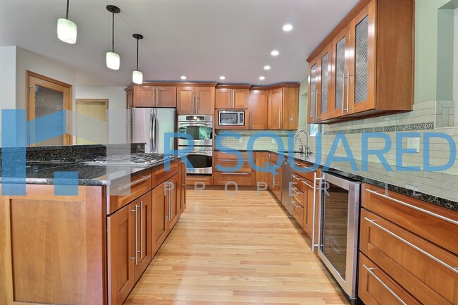 Building Photo - 307 Slater St