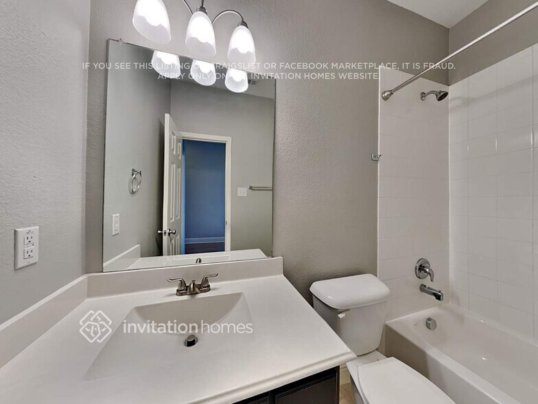 Building Photo - 1304 Roadrunner Dr