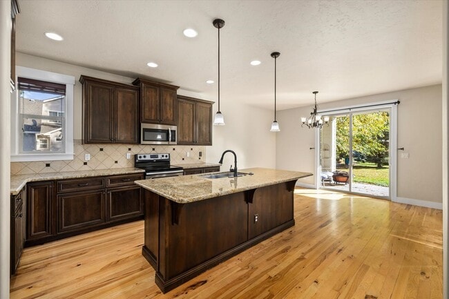 Building Photo - Spacious 5-Bedroom Home (plus bonus room) on ½ Acre in Bridgetower – Rare Meridian Rental!