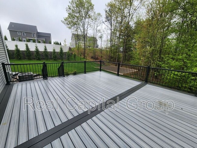 Building Photo - 40 Haywood Ln