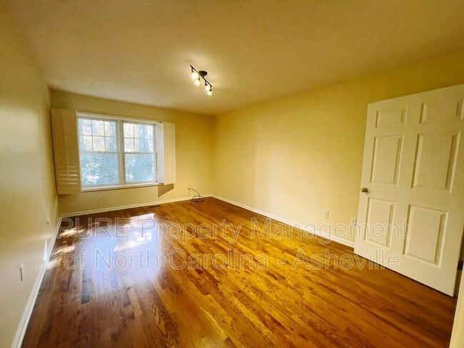 Building Photo - 15 Spring Village Ln