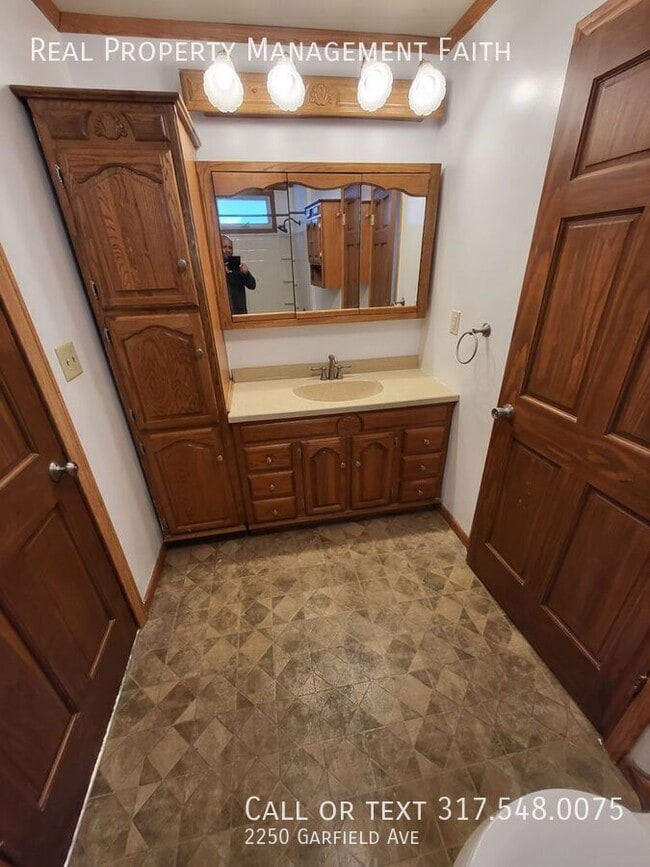 Building Photo - 2250 Garfield Ave