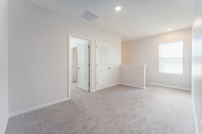 Building Photo - "Spacious 5-Bed Oasis located in SouthShore Bay!
