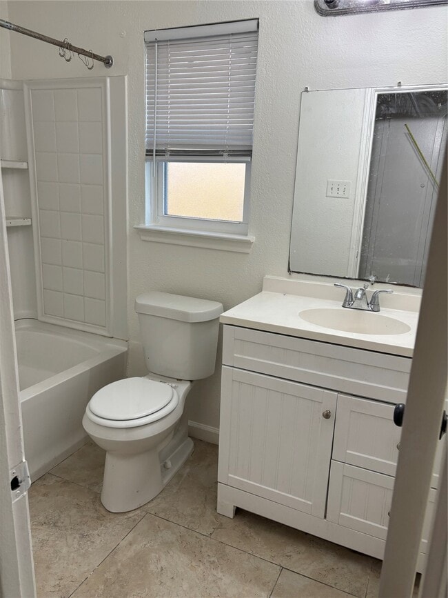 Building Photo - 4322 Woodmont Dr