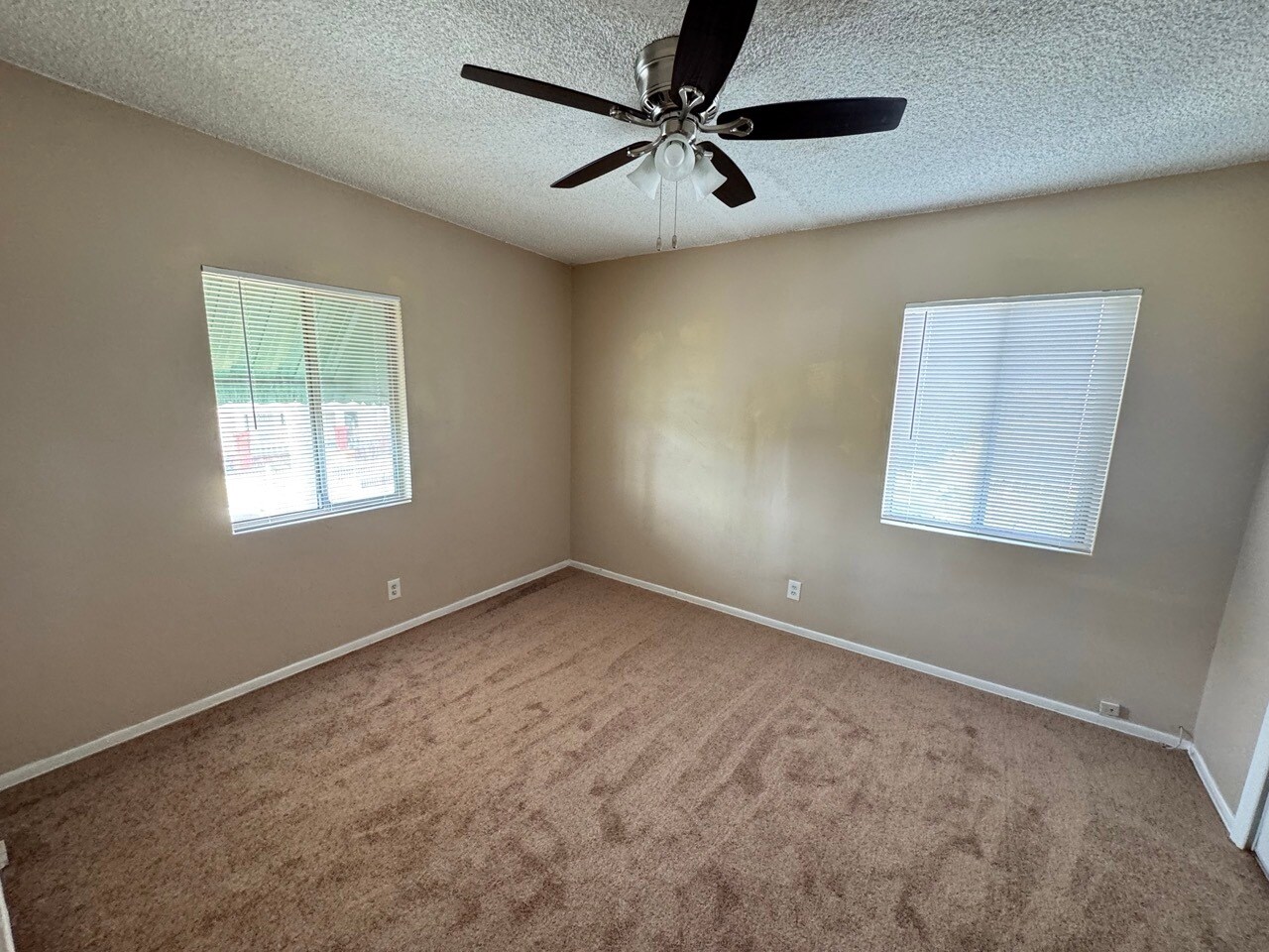 Building Photo - 1152 Irolo St