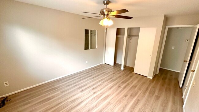 Building Photo - Remodeled 4 Bedroom Townhome!