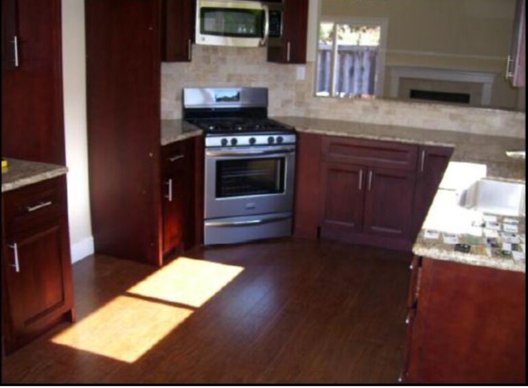 Building Photo - 110 Fiesta Ct