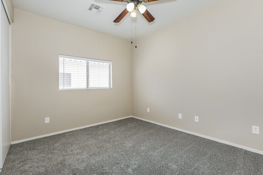 Building Photo - 2924 W Allens Peak Dr