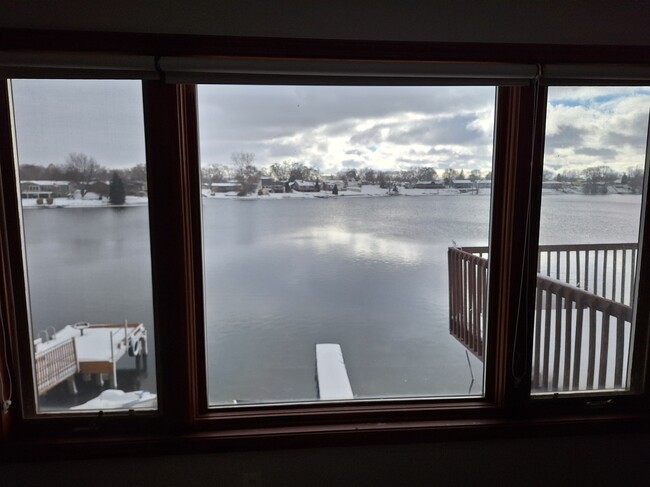 3 windows overlook lake - 2962 Porter Ct SW