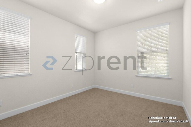 Building Photo - 941 Bracken Ct