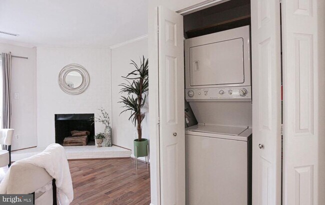 Building Photo - 927 S Rolfe St