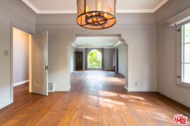 Building Photo - 153 N Arnaz Dr