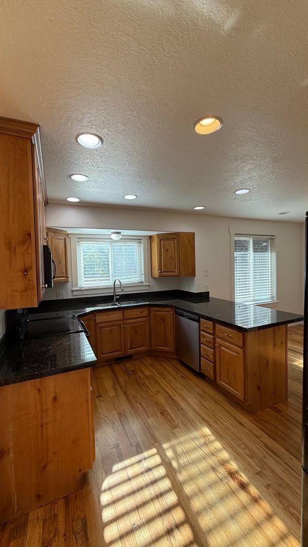 Building Photo - Large Single Family Lehi Home available now!