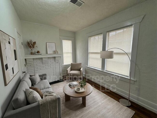 Building Photo - 914 Garland St