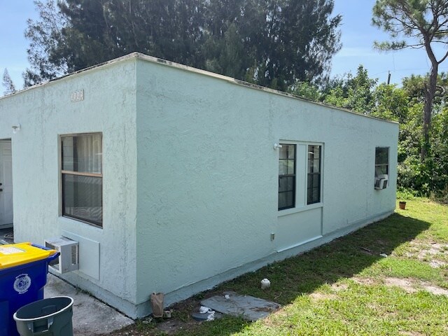 Building Photo - 3142 SE Hawthorne St