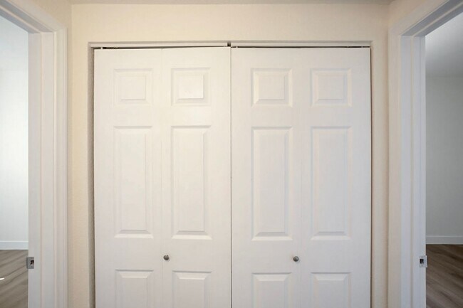 Building Photo - 3 Bedroom Northwest Condo-Gate Community