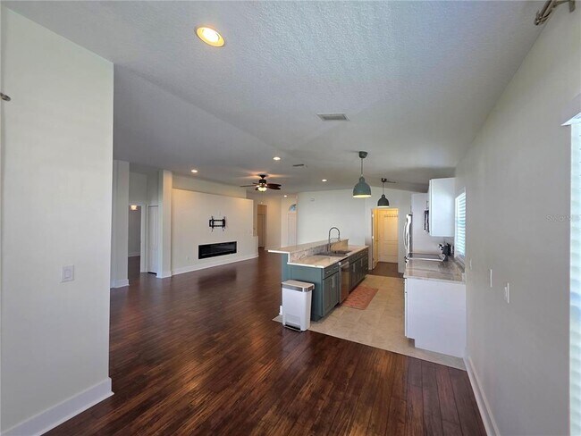 Building Photo - 730 Straw Lake Dr