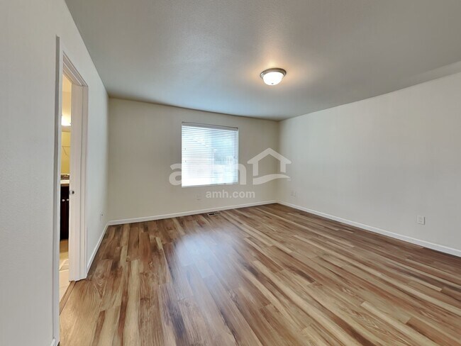 Building Photo - 9011 NE 165th Ave