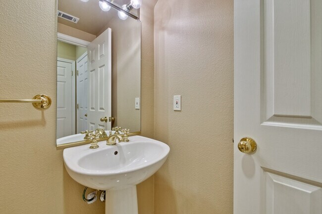 Building Photo - 443 Farrel Ct