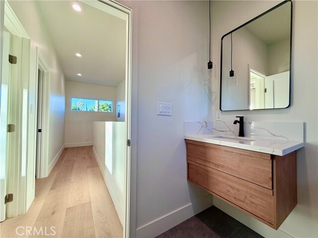 Building Photo - 22404 Vanowen St