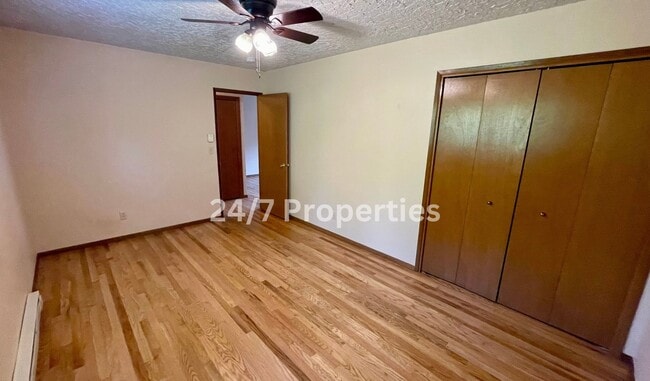 Building Photo - 1BD I 1BA Apartment - Downtown Sellwood
