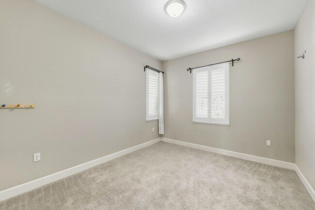 Building Photo - 819 Maddox Loop