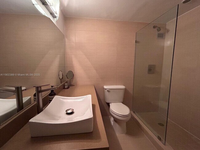 Building Photo - 1000 West Ave