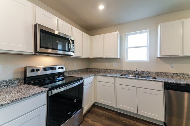 Building Photo - 210 Kyle's Dr