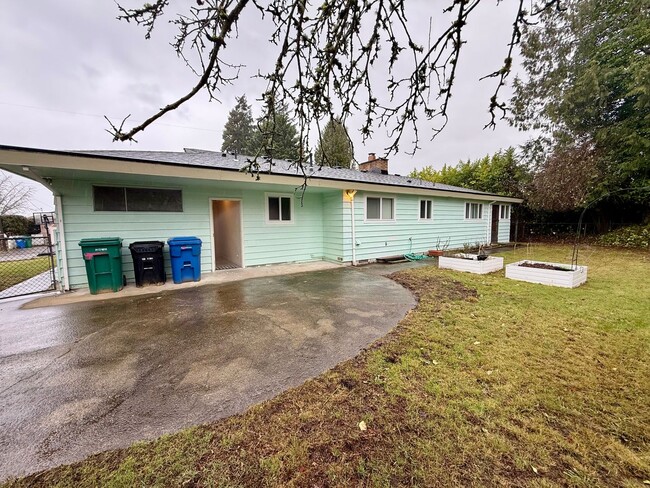Building Photo - Lakeridge Home