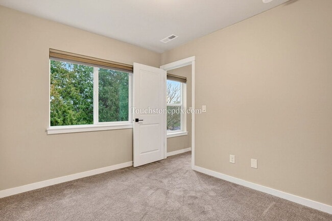 Building Photo - 3859 SE 92nd Ave