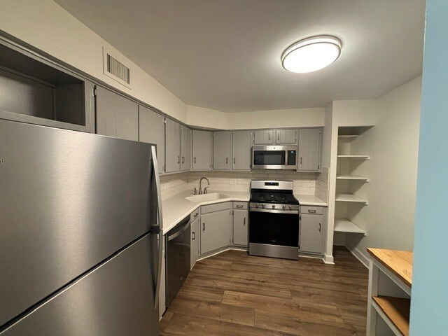 Building Photo - 110 S Dunton Ave