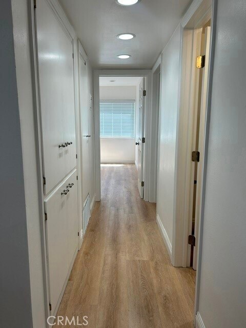 Building Photo - 1728 Westcliff Dr