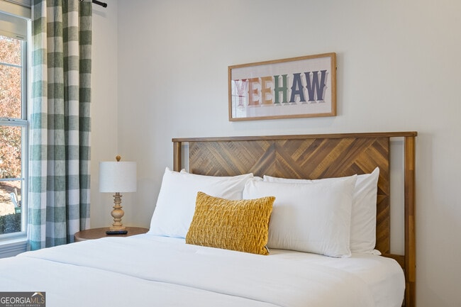 Building Photo - 17 N Wesley Ridge