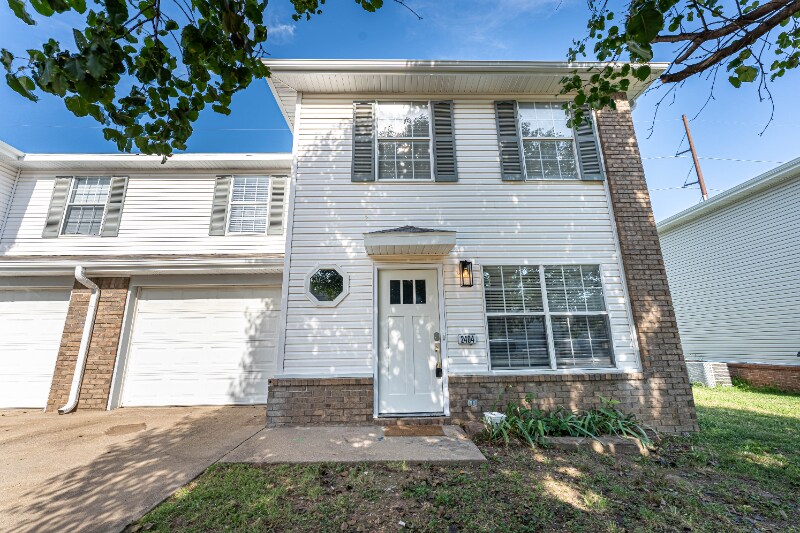 Building Photo - 2402 S 16th St