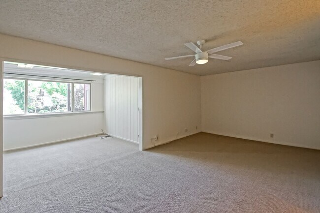 Building Photo - SPACIOUS, 2-STORY, 3BR2.5BA LAKESIDE CONDO...