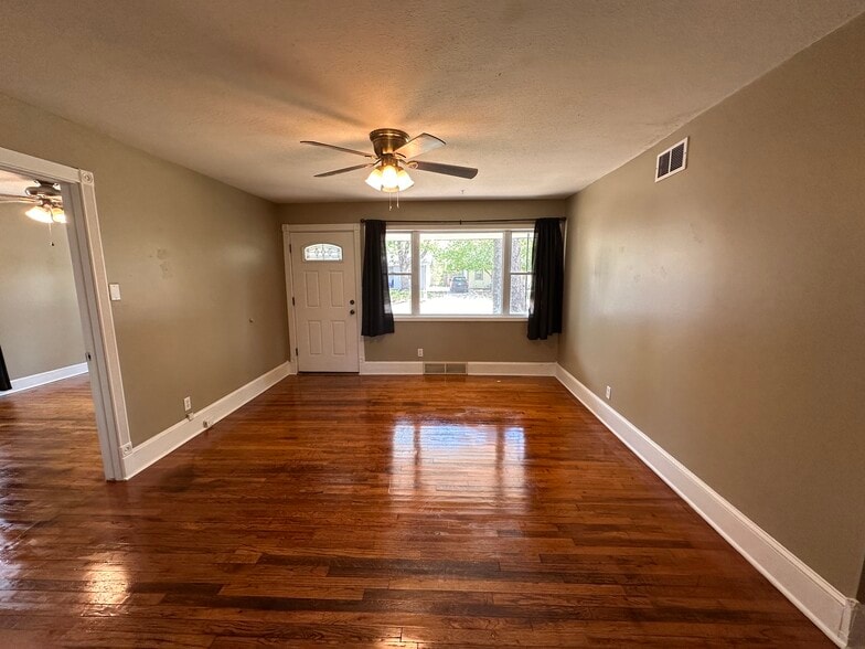 Building Photo - 345 Turkle Ave