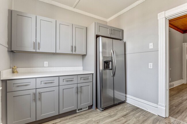 Building Photo - Updated House for Rent in Carrick!