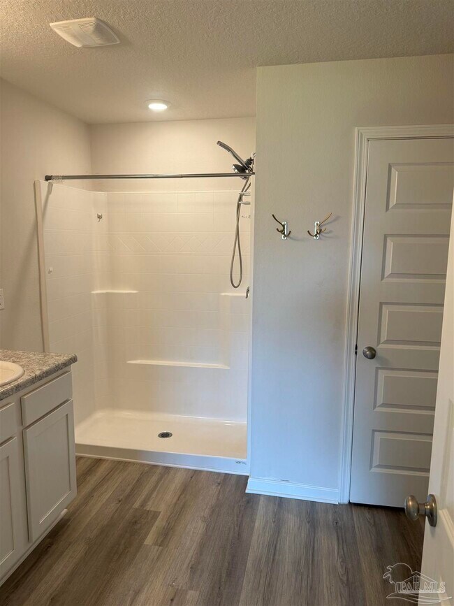 Building Photo - 5462 Peach Dr