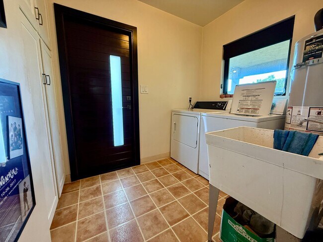 Building Photo - Unique 4 Bedroom House with OCEAN VIEWS in Sunset Cliffs! Fully Furnished! 6 Month Lease Term!