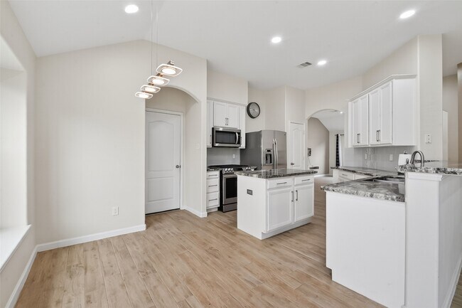 Building Photo - 1814 Midnight Ln