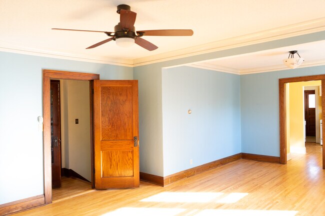 Building Photo - 1254 Thomas Ave