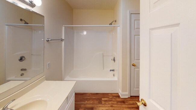 Building Photo - 7100 Country Club Dr
