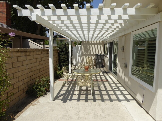 Building Photo - Old Orchard I Home for Rent in Valencia!