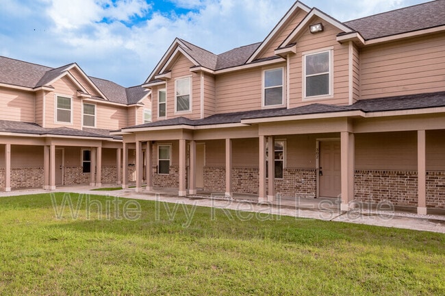Building Photo - Avenue Townhomes