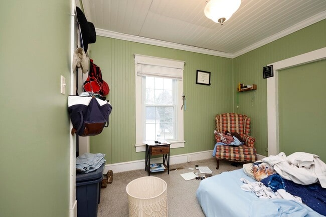 Building Photo - Great corner house in Chapel Hill!