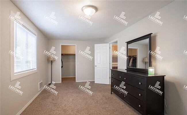 Building Photo - 3 Bed 2 Bath Graham Home w/ Beautiful Kitchen Remodel!