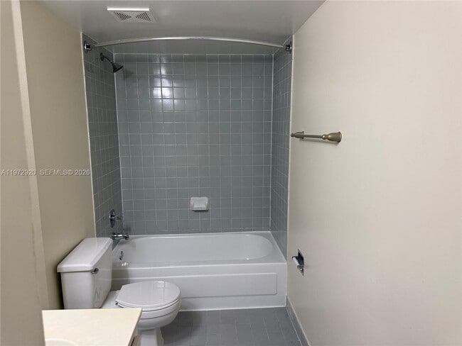 Building Photo - 915 NW 1st Ave