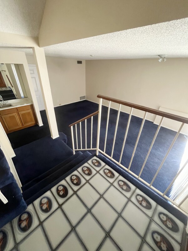 Building Photo - 109 E Rosewood Ct