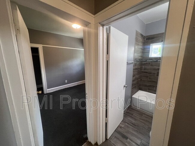 Building Photo - 1536 N 38th St