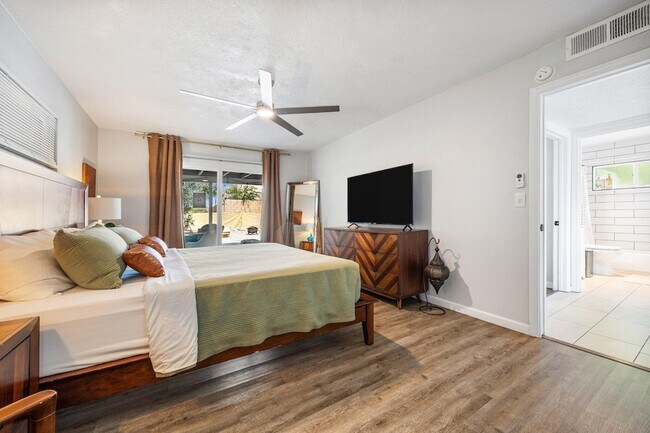 Building Photo - 13215 Deodar Ave